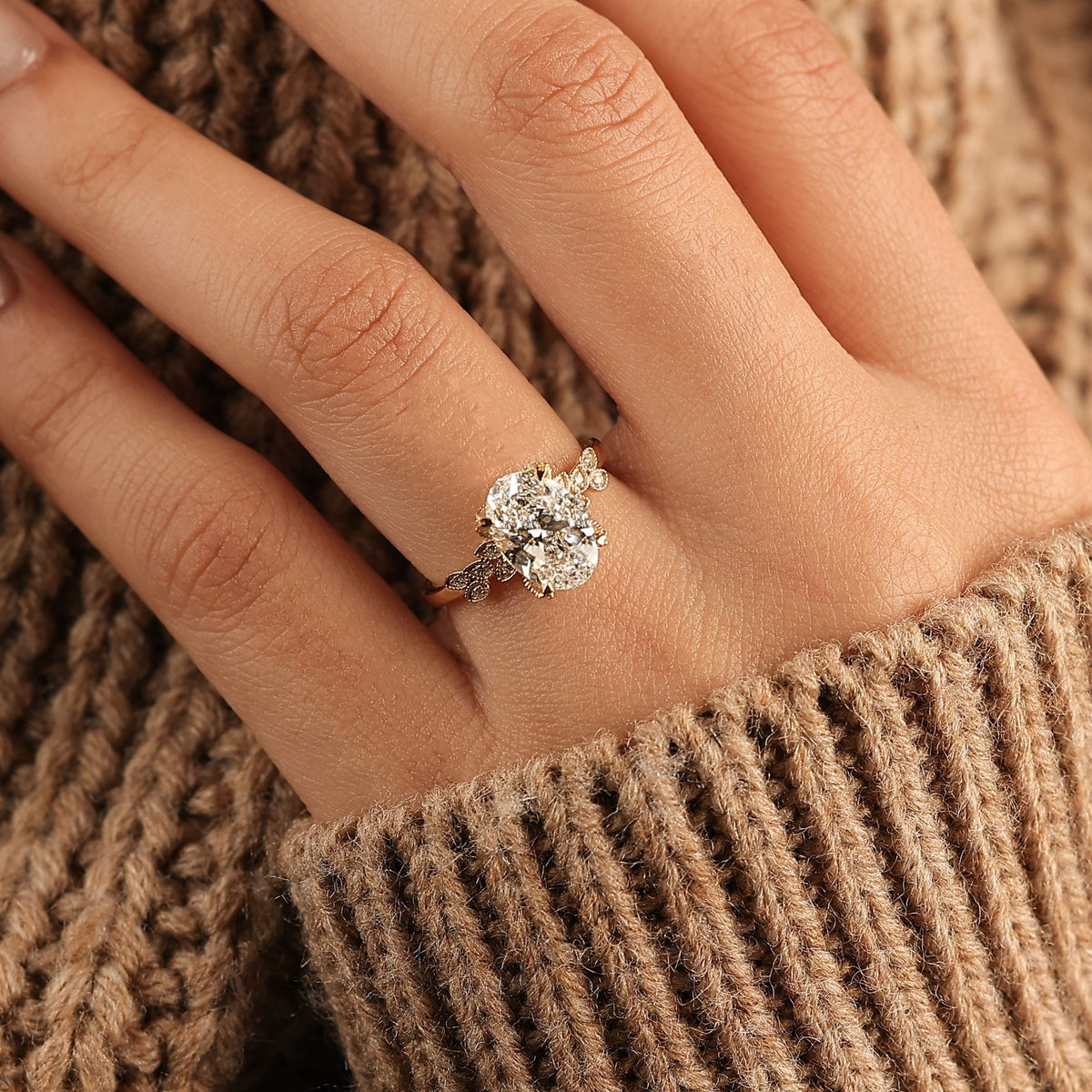 Round diamond ring for her - DEMO